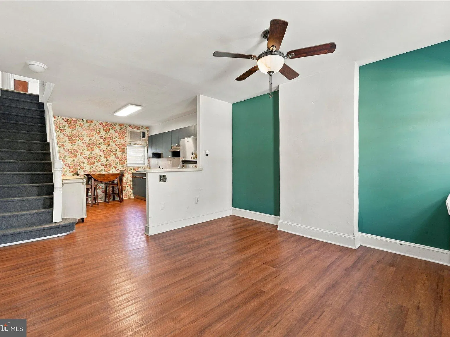 2 bed, 1.5 bath, 940 sqft, $1,600 — Photo 2