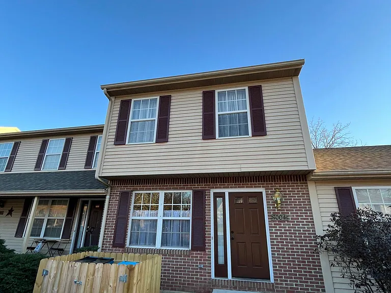 1004 Rebecca St — Photo 2