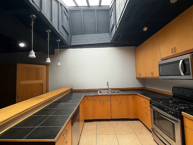 413 N Center St — Photo 16