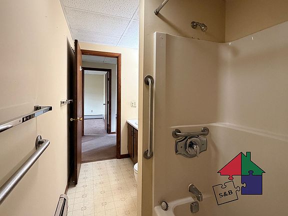 5th image of 111-113 Allen St #111-2