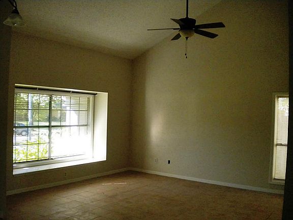 2nd image of 2927 Colony Dr