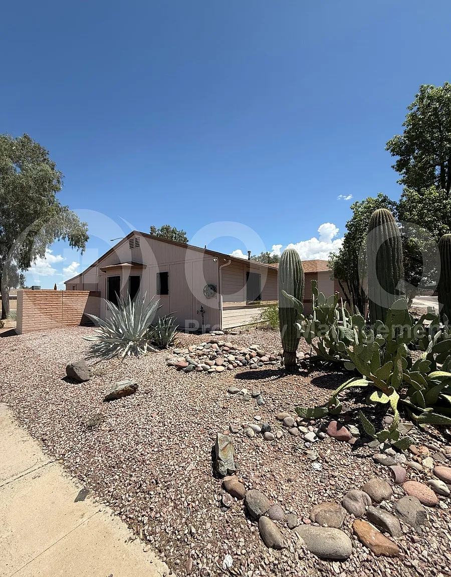 2 bed, 2.0 bath, 1170 sqft, $1,695 — Photo 2