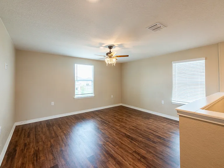 5526 Castle Brook Dr — Photo 9
