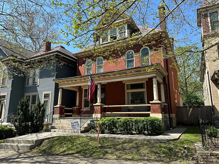1023 Neil Ave — Photo 1