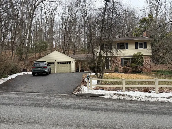 156 Round Hill Rd, Williamsport, PA 17701