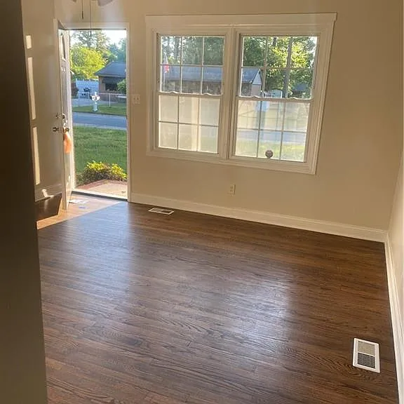 428 Perth St — Photo 3