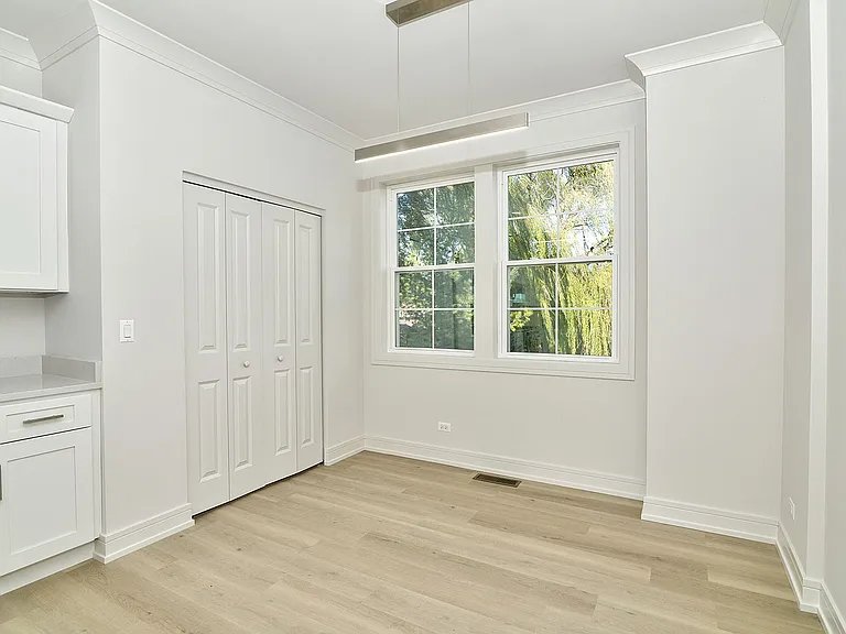 214 N Walnut St — Photo 15
