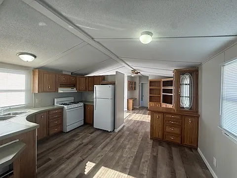 Building Photo - 2524 Commonwealth Dr #56