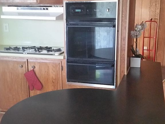 Kitchen bar for family time.