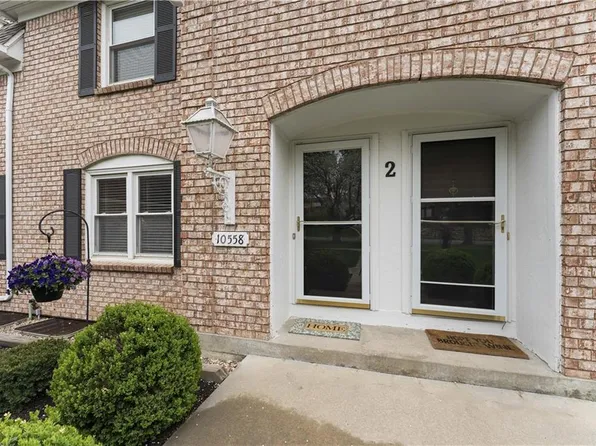 10558 Foster St, Overland Park, KS 66212