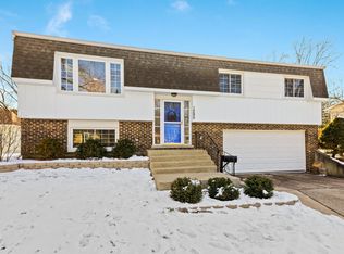 1290 Sussex Ln, Wheaton, IL 60189