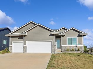2855 Serenity Dr, Waukee, IA 50263
