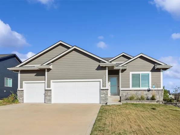 2855 Serenity Dr, Waukee, IA 50263