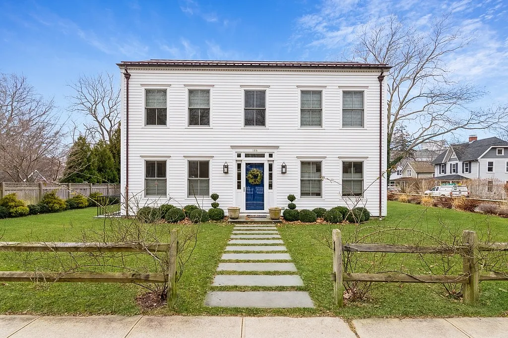 Sag Harbor Village with pool — Photo 1