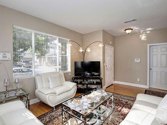 4th image of 459 Vista Nuevo Ave
