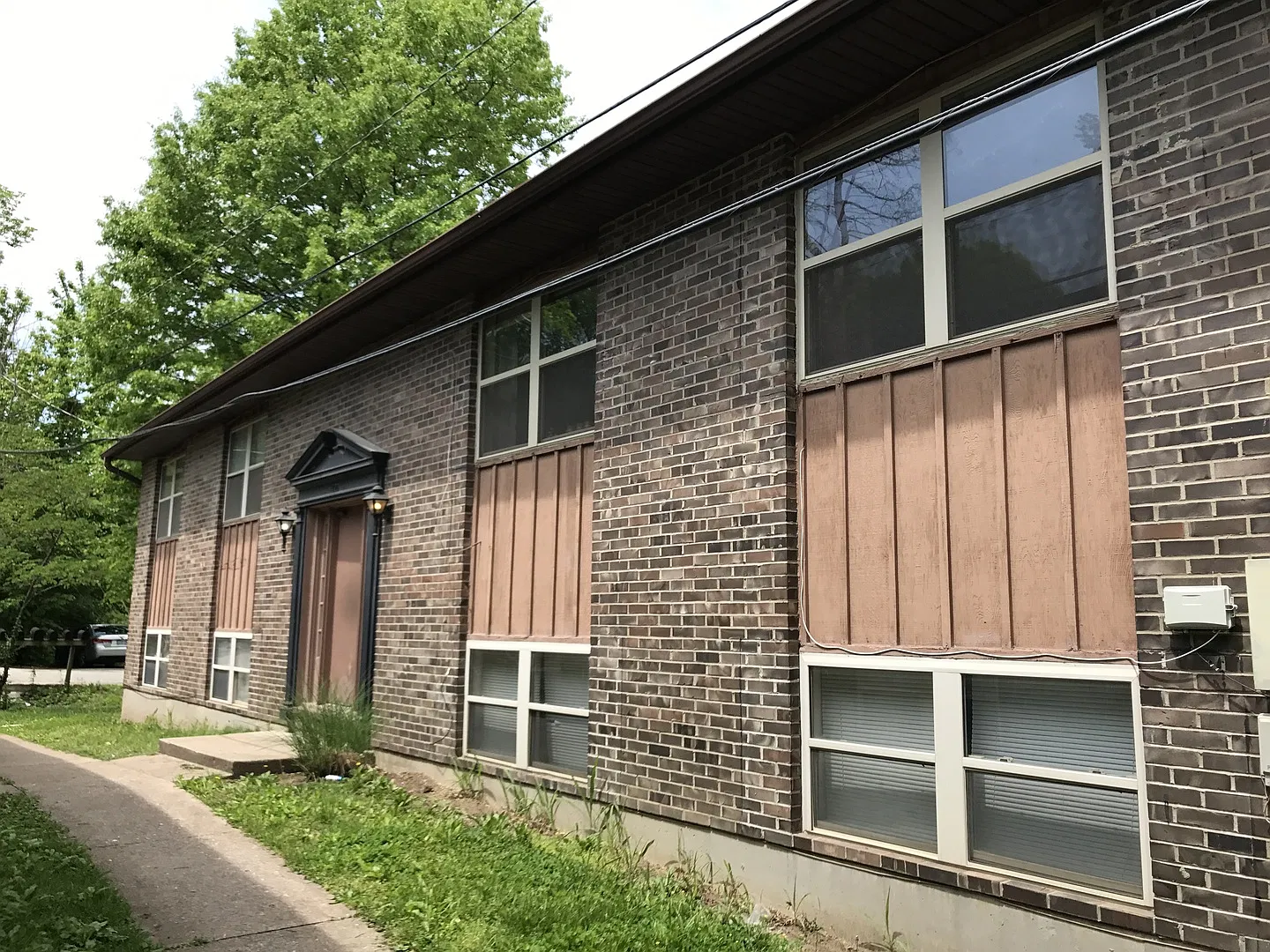 400 Lawrence Pl. — Photo 1
