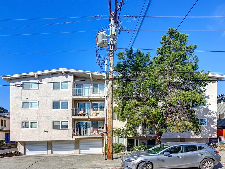 1706 NW 59th St #202 — Photo 35