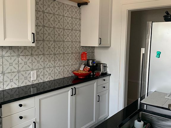 5th image of 715 W 37th St #4