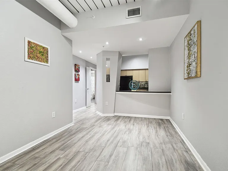 2402 W Azeele St #418 — Photo 17