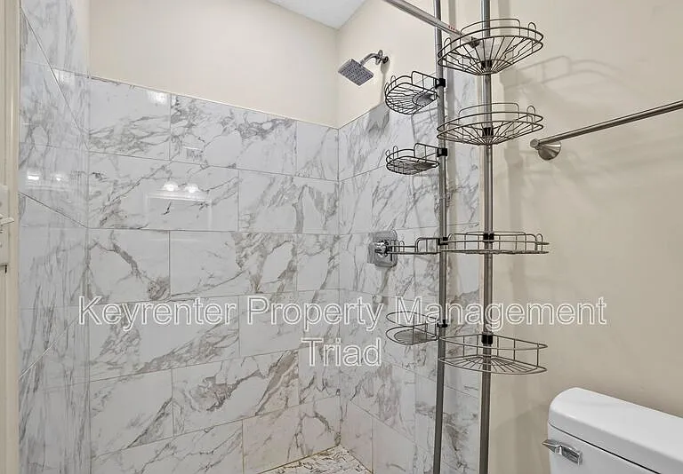 5108 Lakeshore Ct — Photo 33