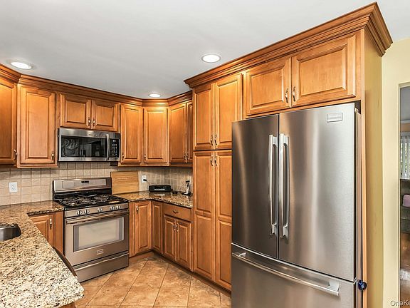 3rd image of 2782 Harvey Ave