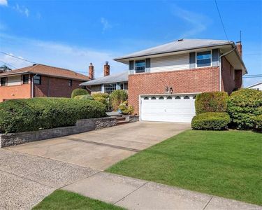 23 Oakdale Drive, Westbury, NY, 11590