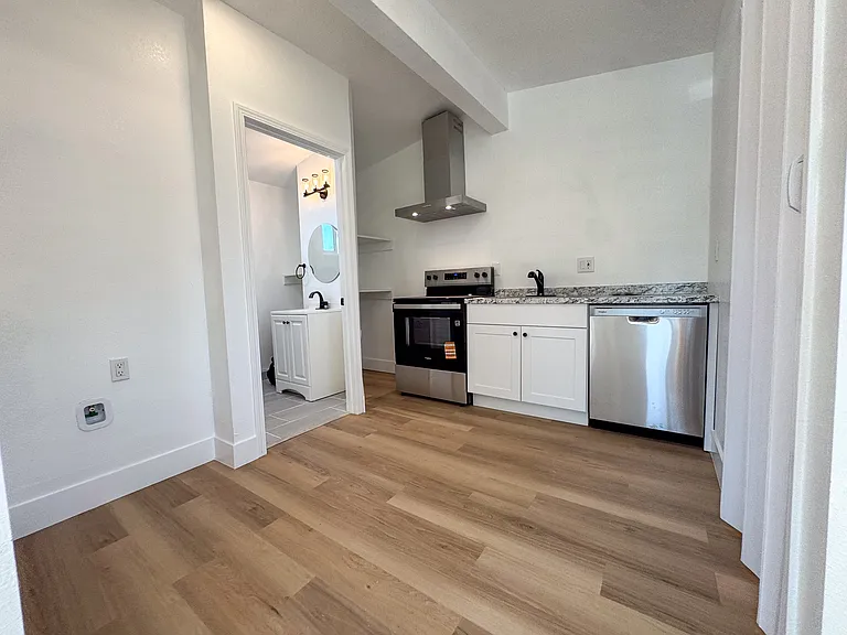 25 Pico Ave #B — Photo 34