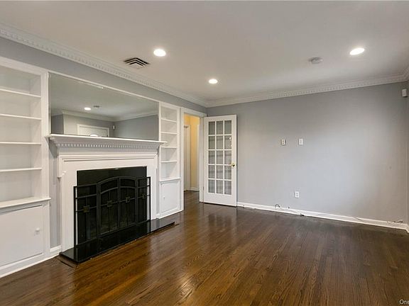 4th image of 614 Manhattan Ave