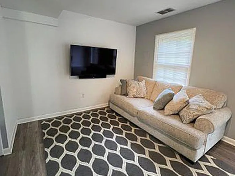 450 Greenbrier Ct #450 — Photo 6
