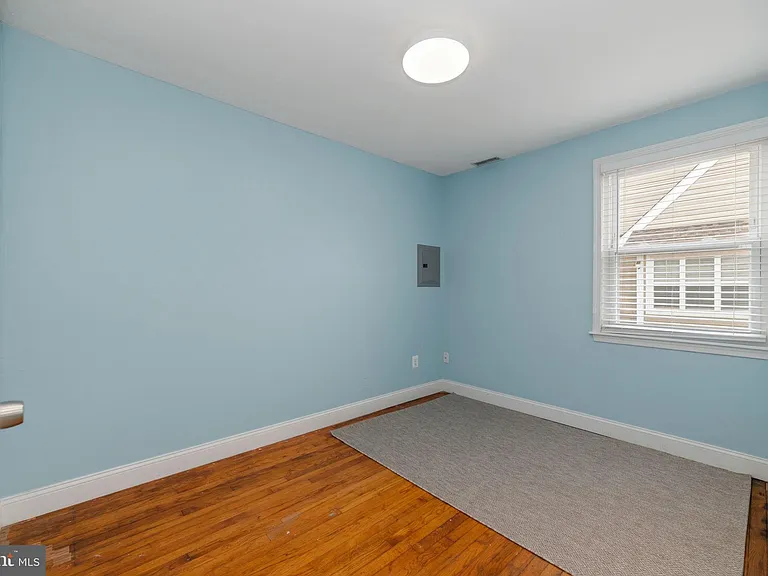 6823 Barrett Rd — Photo 17