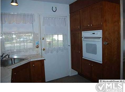 5th image of 169 Sterling Ct #A