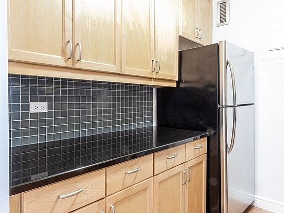 3rd image of 201 E 87th St APT 25E