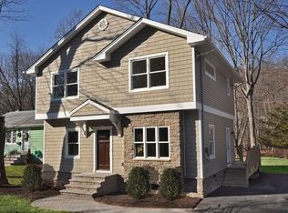 150 Lakeshore Dr, Oakland, NJ 07436