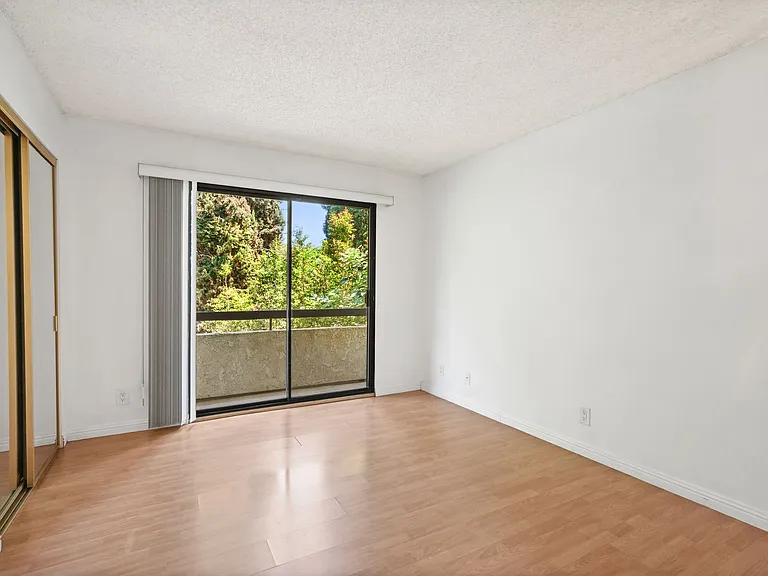 13203 Vanowen St #7 — Photo 8