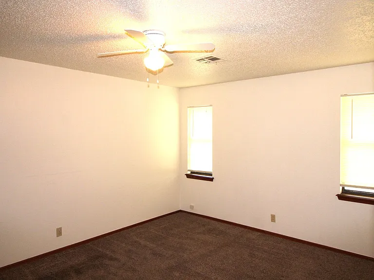 336 Chalmette Dr — Photo 16