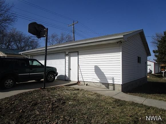 2nd image of 221 E 4th St