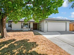 1280 Meadow Way Cir, Hollister, CA 95023