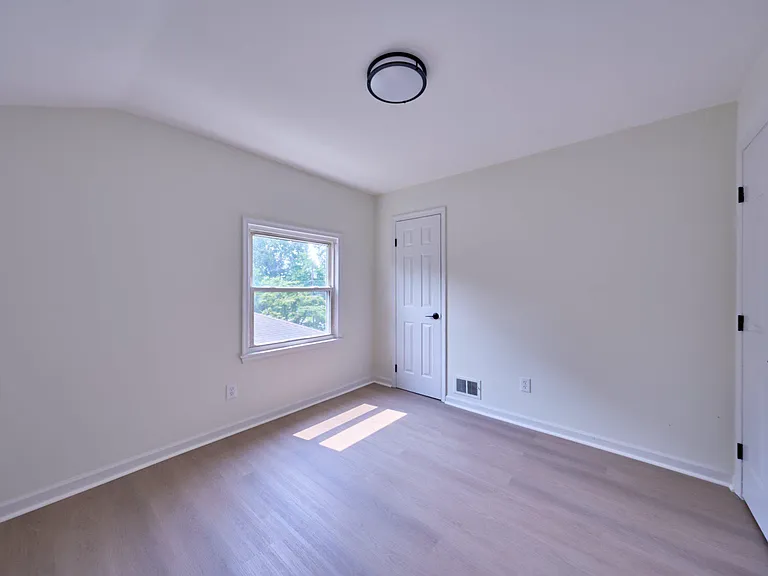 2924 Gracefield Rd — Photo 5