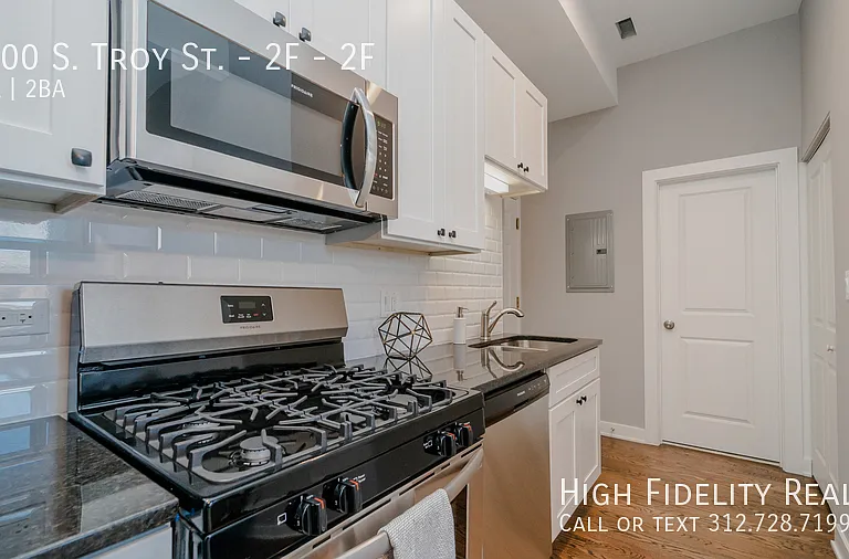 2400 S Troy St #2F — Photo 2