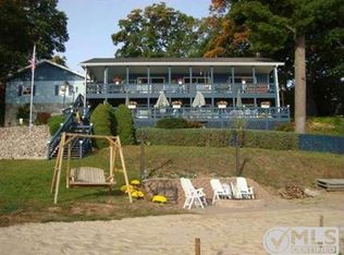 42 N Wolf Lake Rd, Muskegon, MI 49442