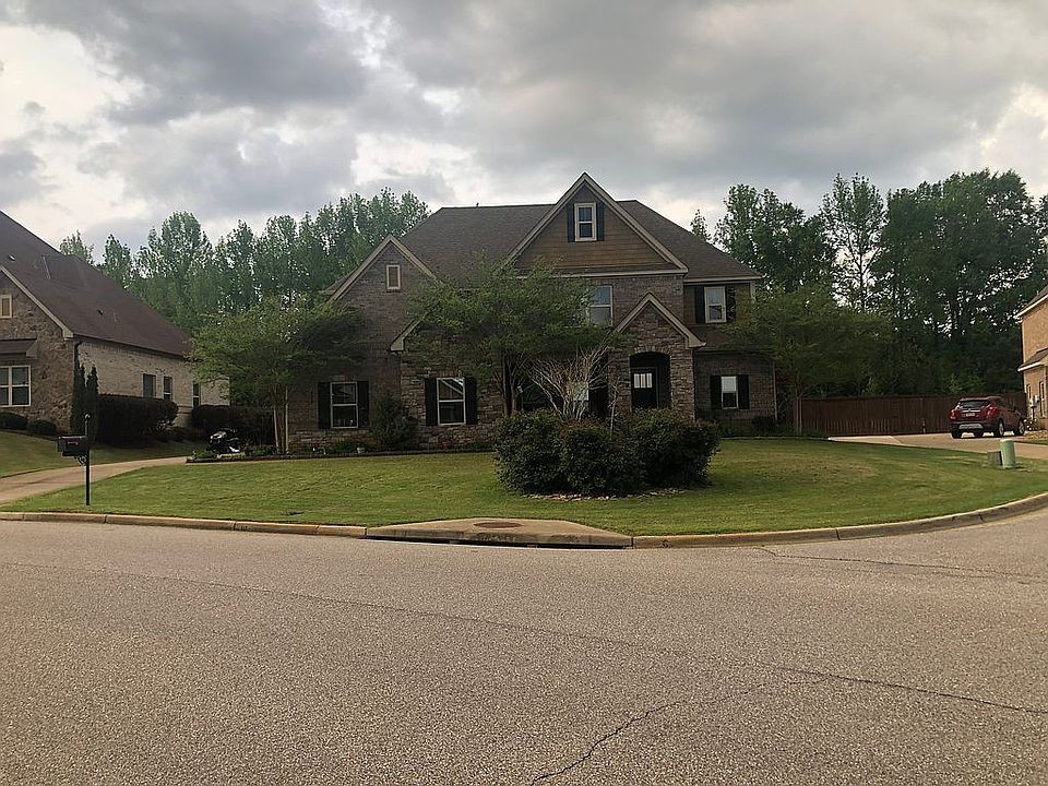2nd image of 430 Sydney Dr N