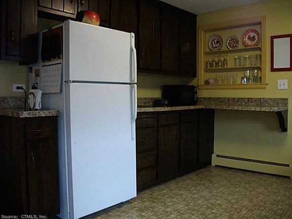 4th image of 44 Crescent Dr