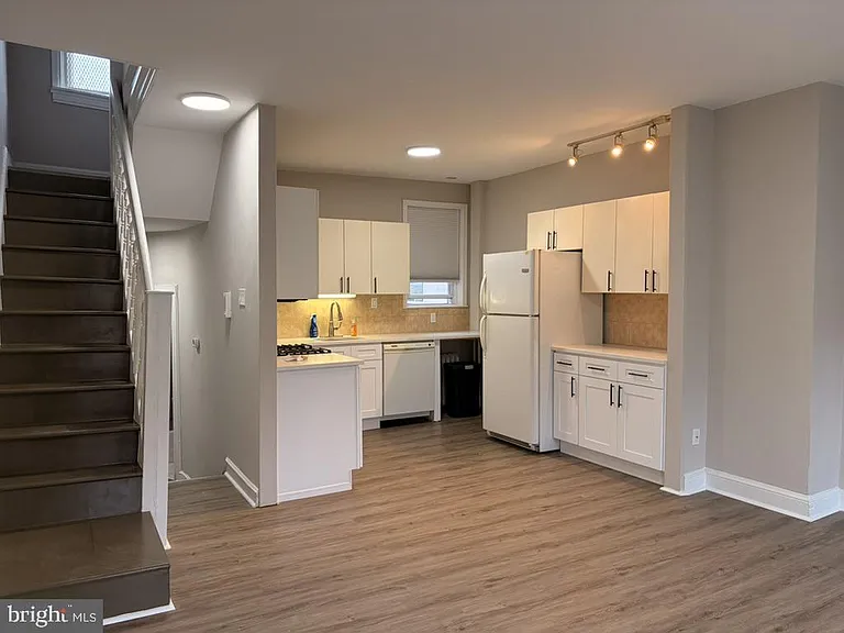 2917 W Girard Ave #2 — Photo 3