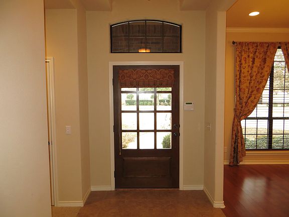 2nd image of 2908 Loma Linda Ln