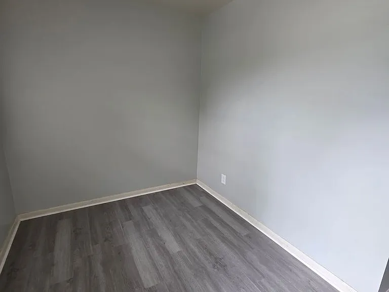 500 Henley St — Photo 2