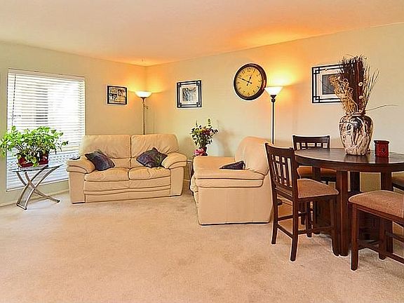 LARGE LIVING ROOM