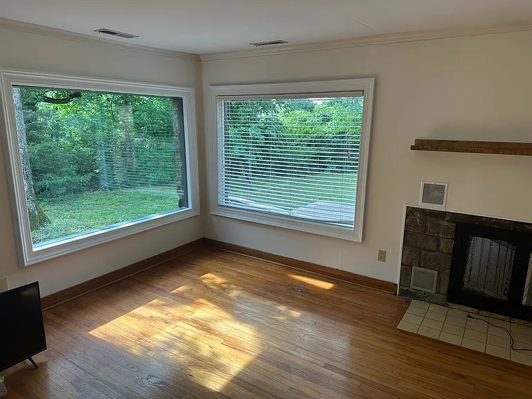460 W Ravenswood Ln — Photo 17