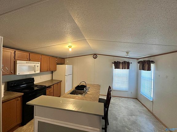 3rd image of 3410 Deir Ave NE