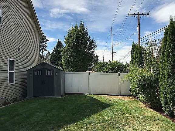4th image of 2723 NE 125th Ct