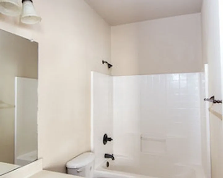 1407 Piedmont Dr — Photo 2